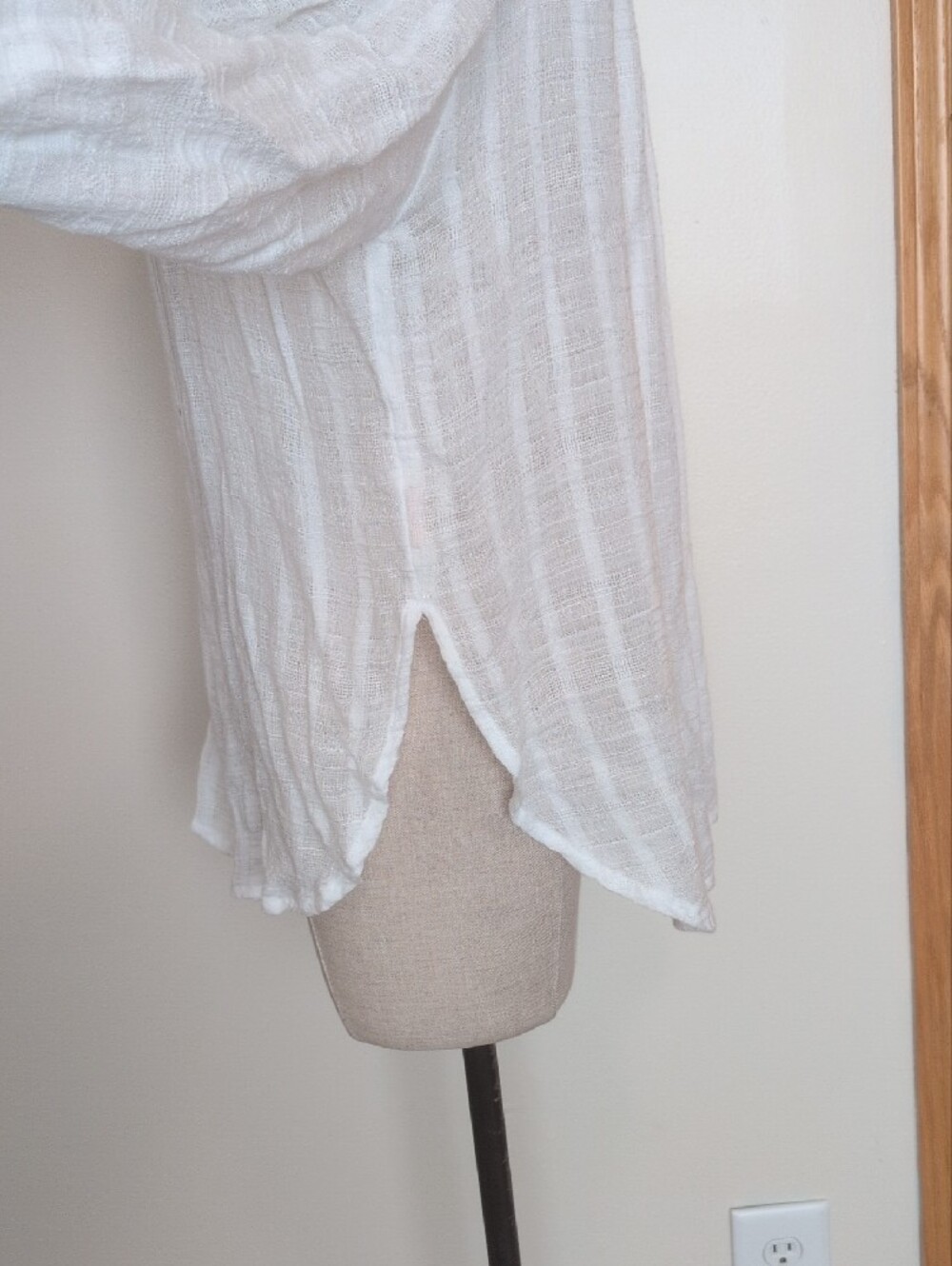 Free People Med White Lightweight Button-Down Gauze Shirt - Picture 4 of 6